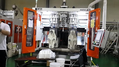 blow molding machine.jpg